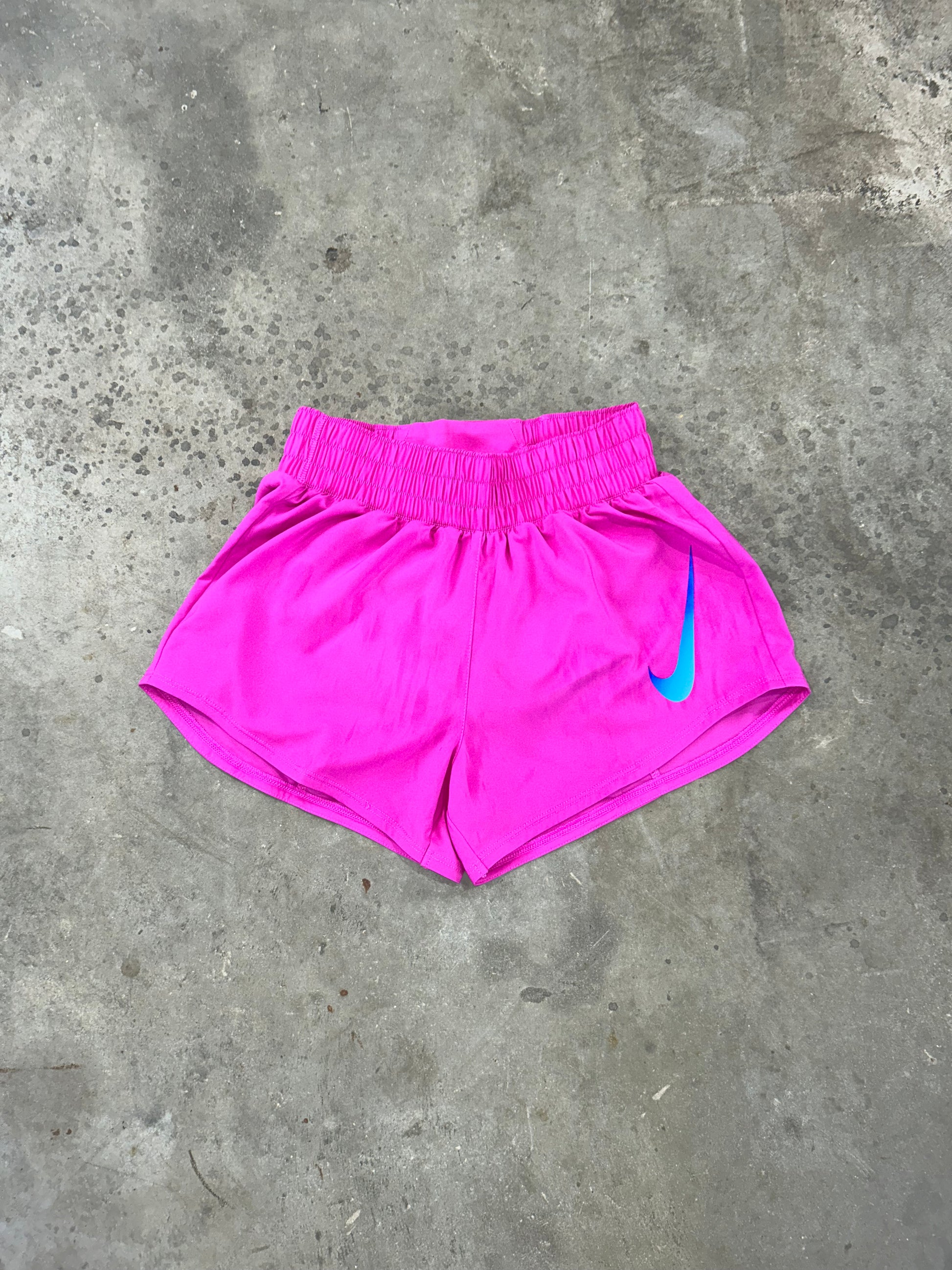 Nike swoosh shorts outlet pink